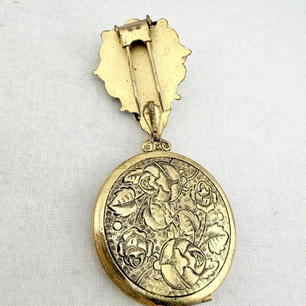 Vintage Gold Tone Locket Fur Clip Brooch Pin Engraved Floral Ornate Photo MCM